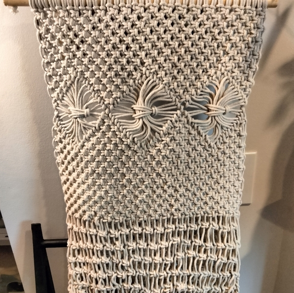 Handmade vintage macrame wall pocket wall hanging - Picture 9 of 9